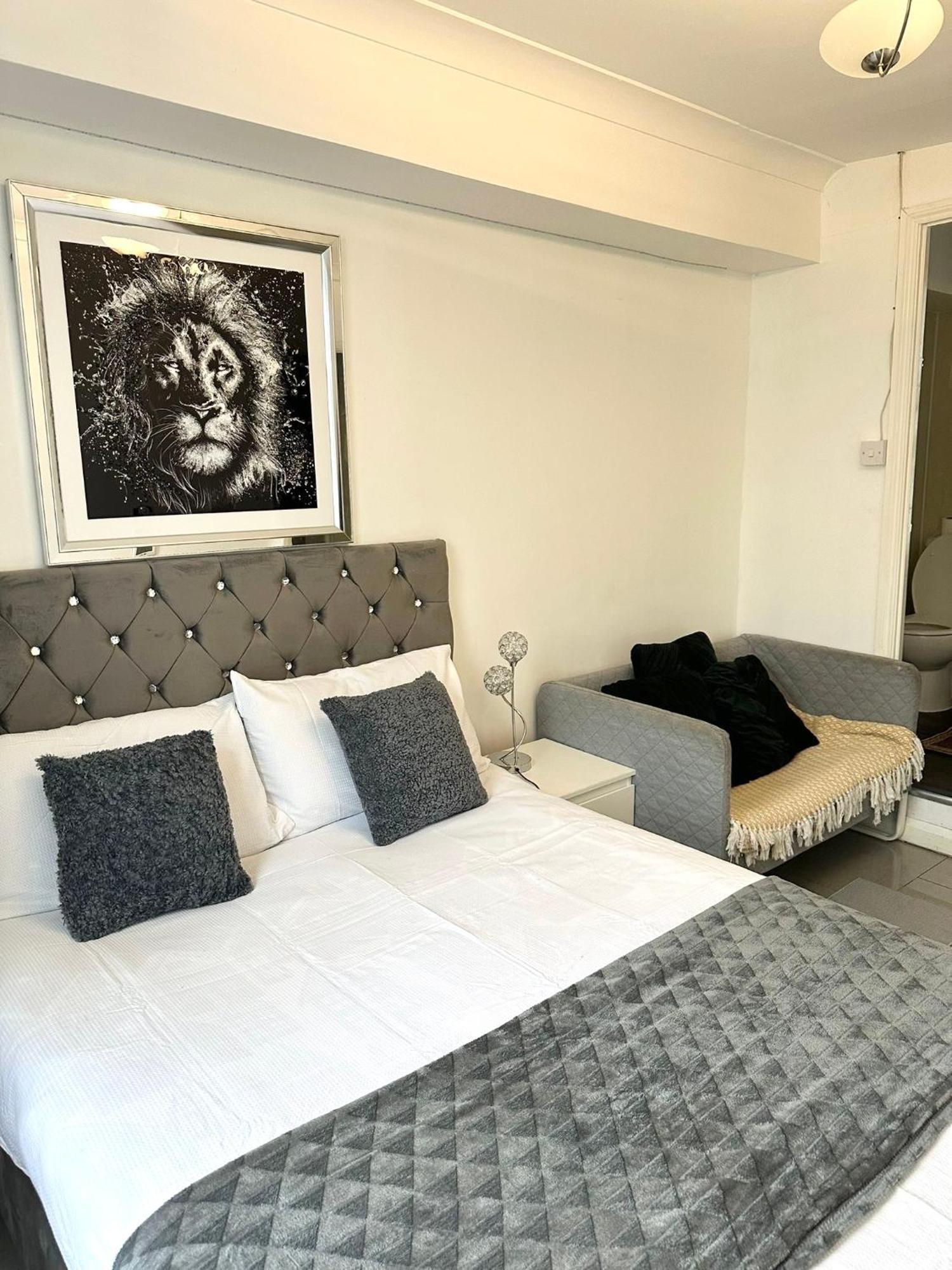 "Bright & Spacious" 3 Bedroom Flat By Kings Cross, St Pancras Station!!!!64 伦敦 外观 照片