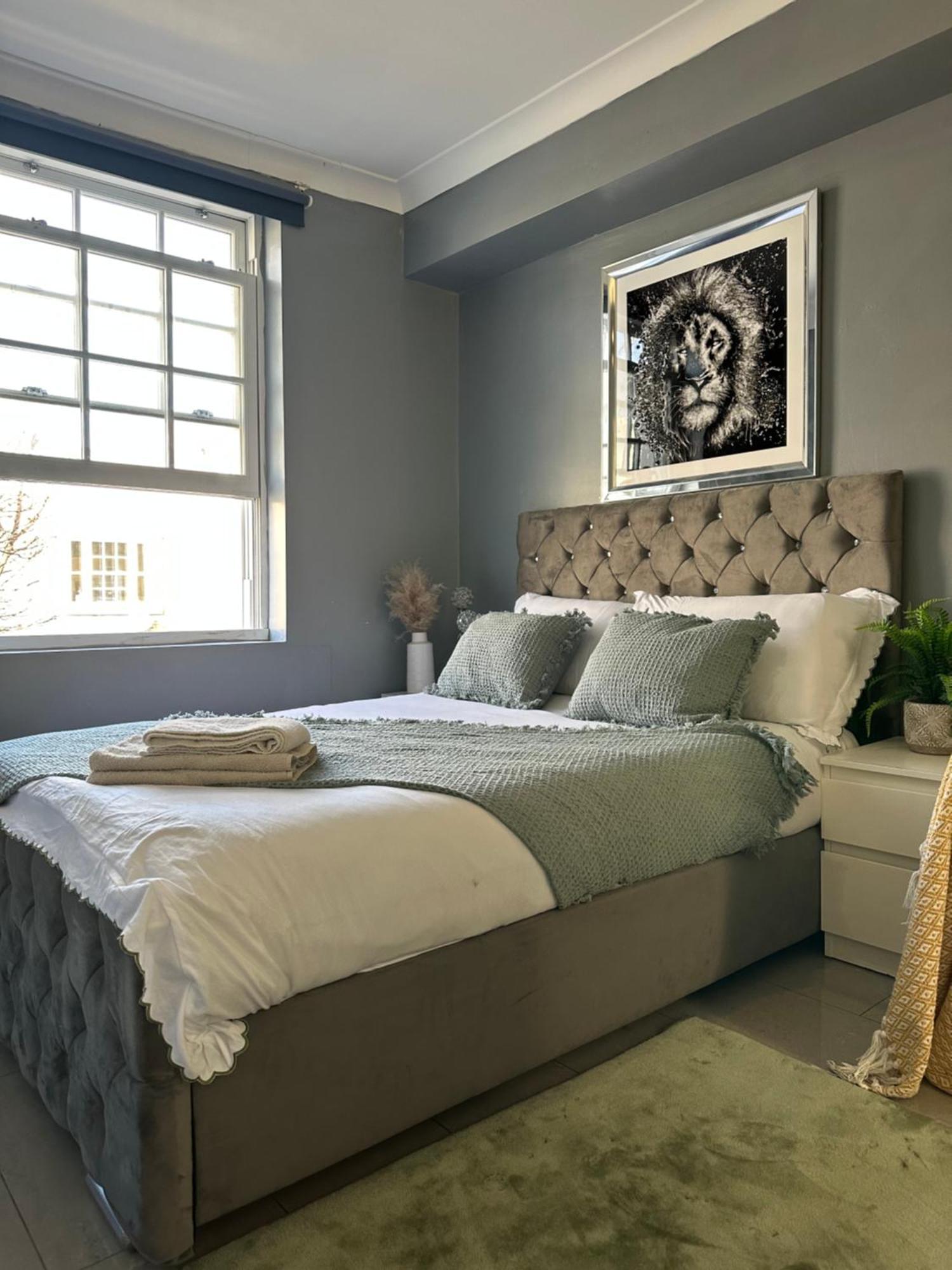 "Bright & Spacious" 3 Bedroom Flat By Kings Cross, St Pancras Station!!!!64 伦敦 外观 照片