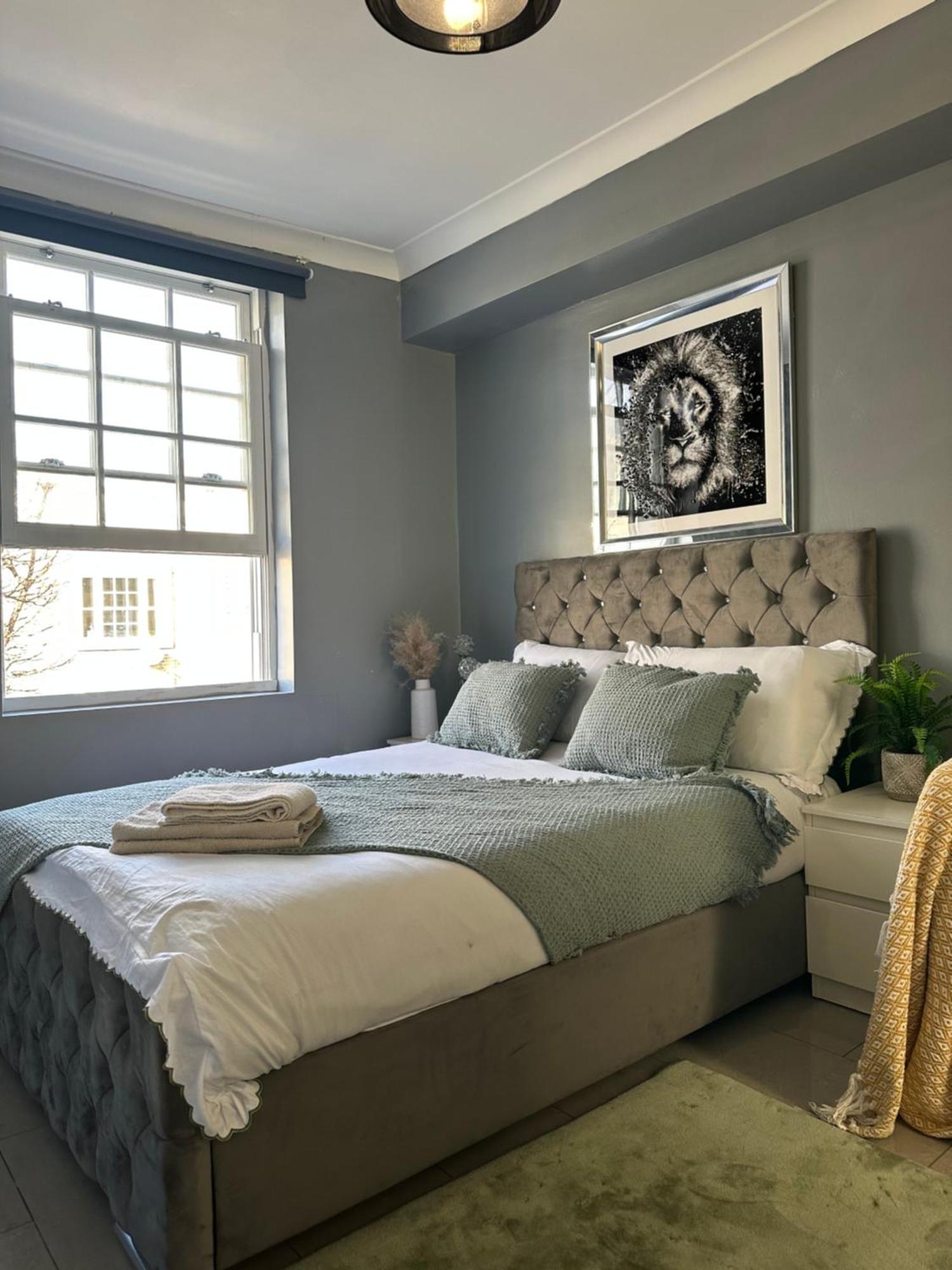 "Bright & Spacious" 3 Bedroom Flat By Kings Cross, St Pancras Station!!!!64 伦敦 外观 照片