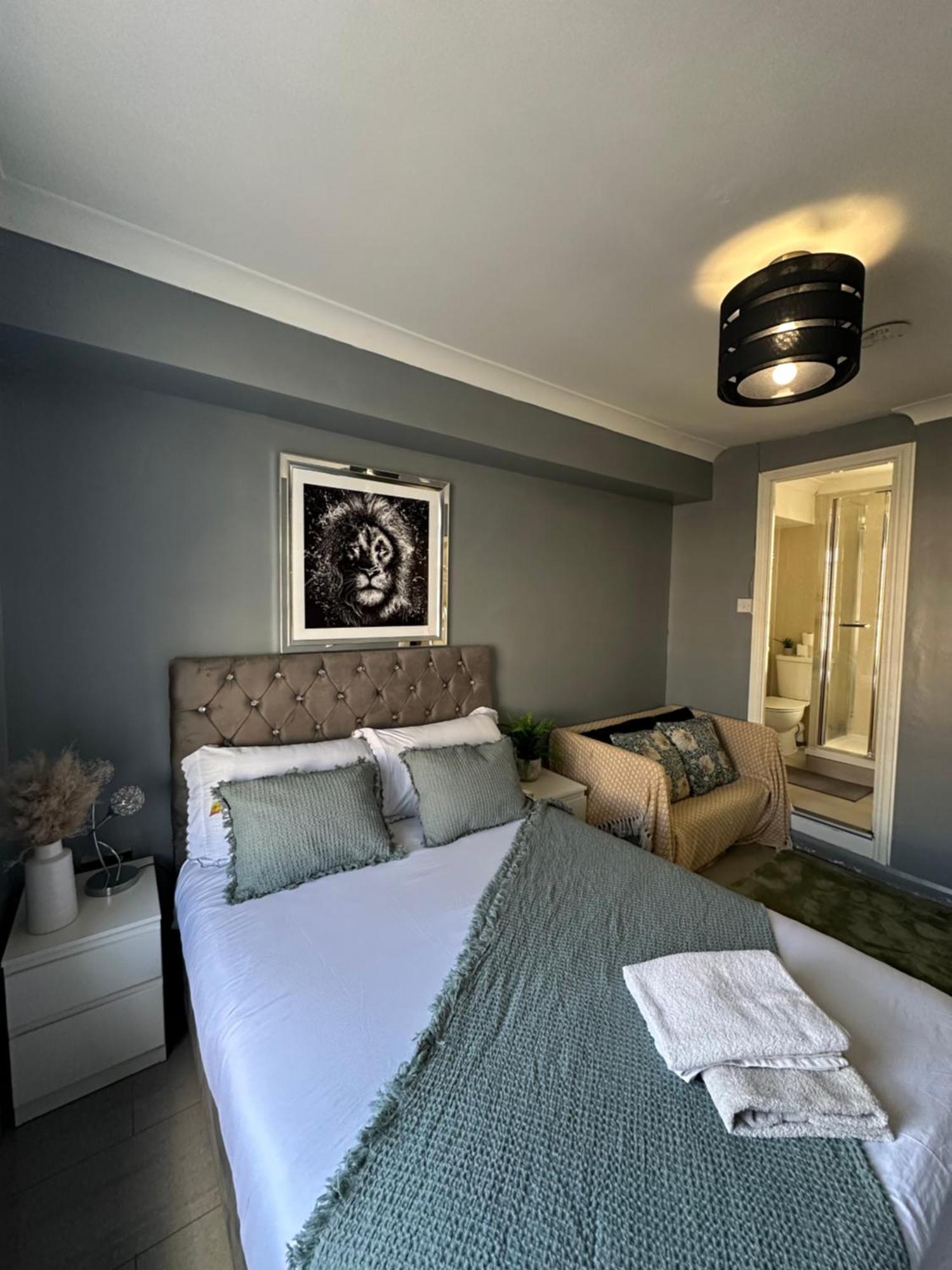 "Bright & Spacious" 3 Bedroom Flat By Kings Cross, St Pancras Station!!!!64 伦敦 外观 照片