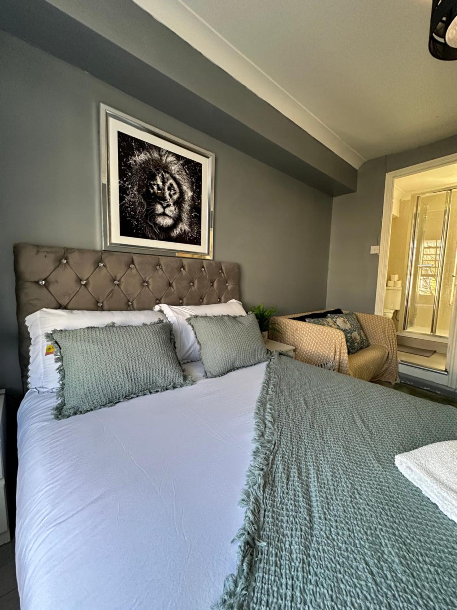 "Bright & Spacious" 3 Bedroom Flat By Kings Cross, St Pancras Station!!!!64 伦敦 外观 照片